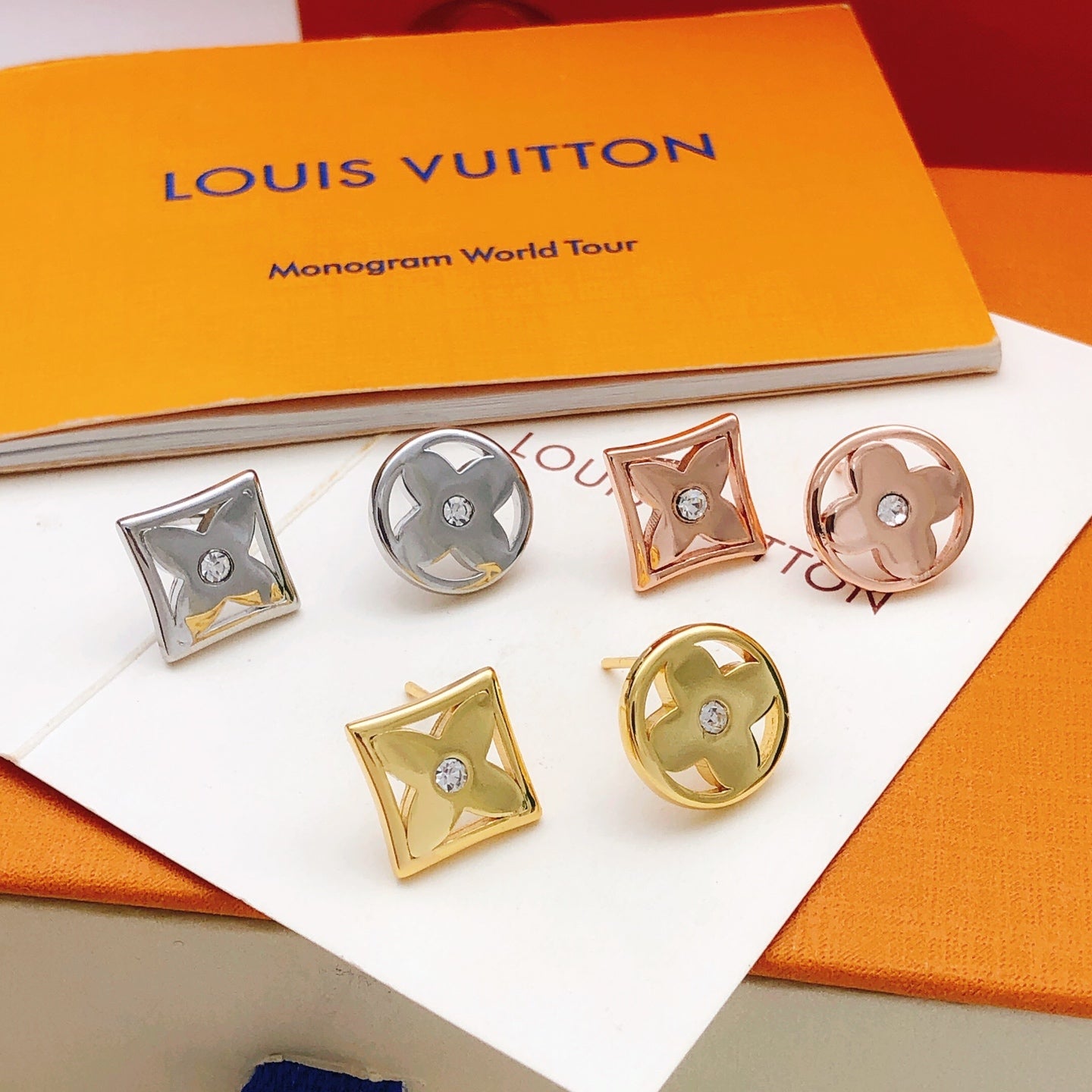 Round Stud Earrings in Rose-Gold-Tone – Rose Gold Detail – Design 002 detail view