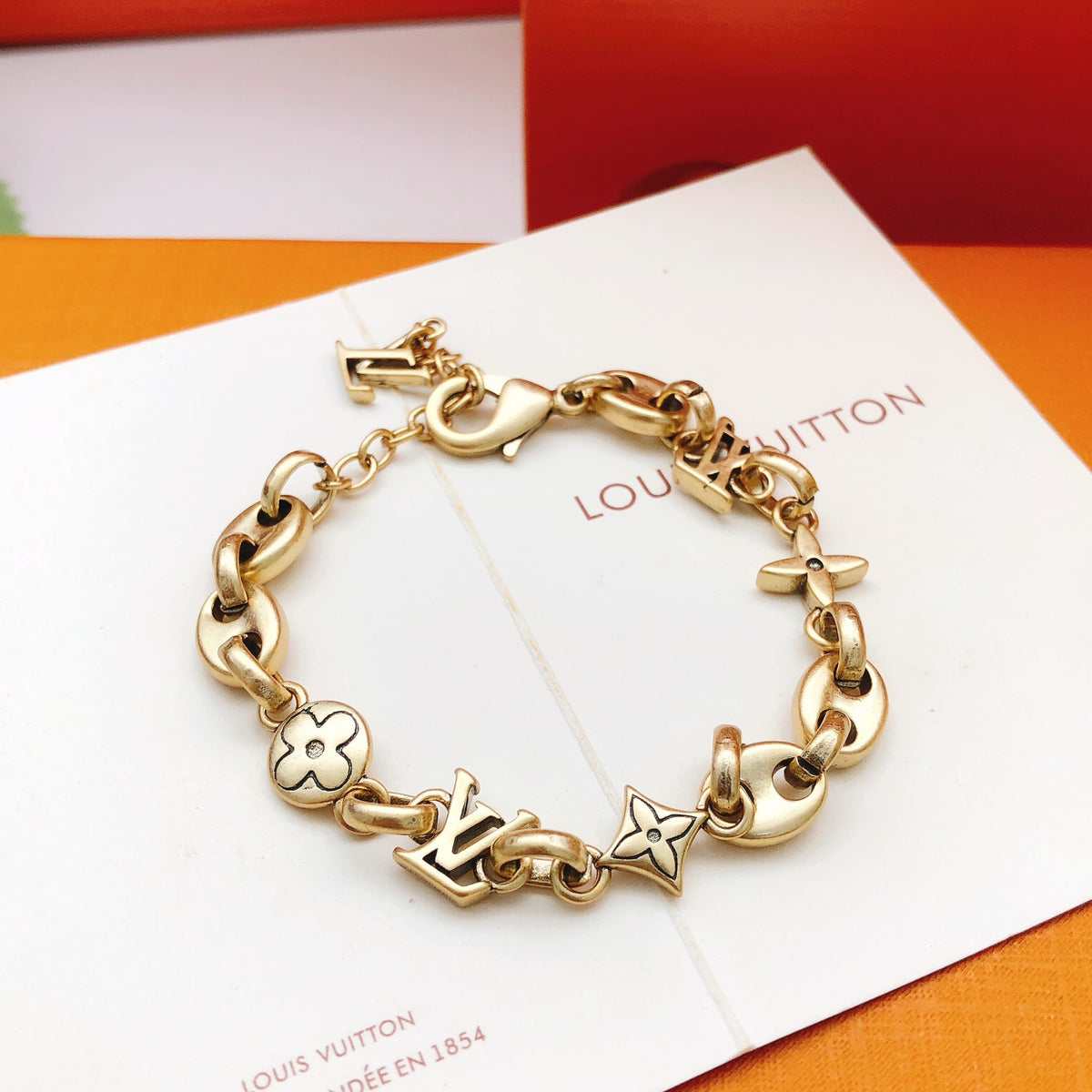 Geometric Emblem Bracelet in Gold-Tone – Design 064 side detail
