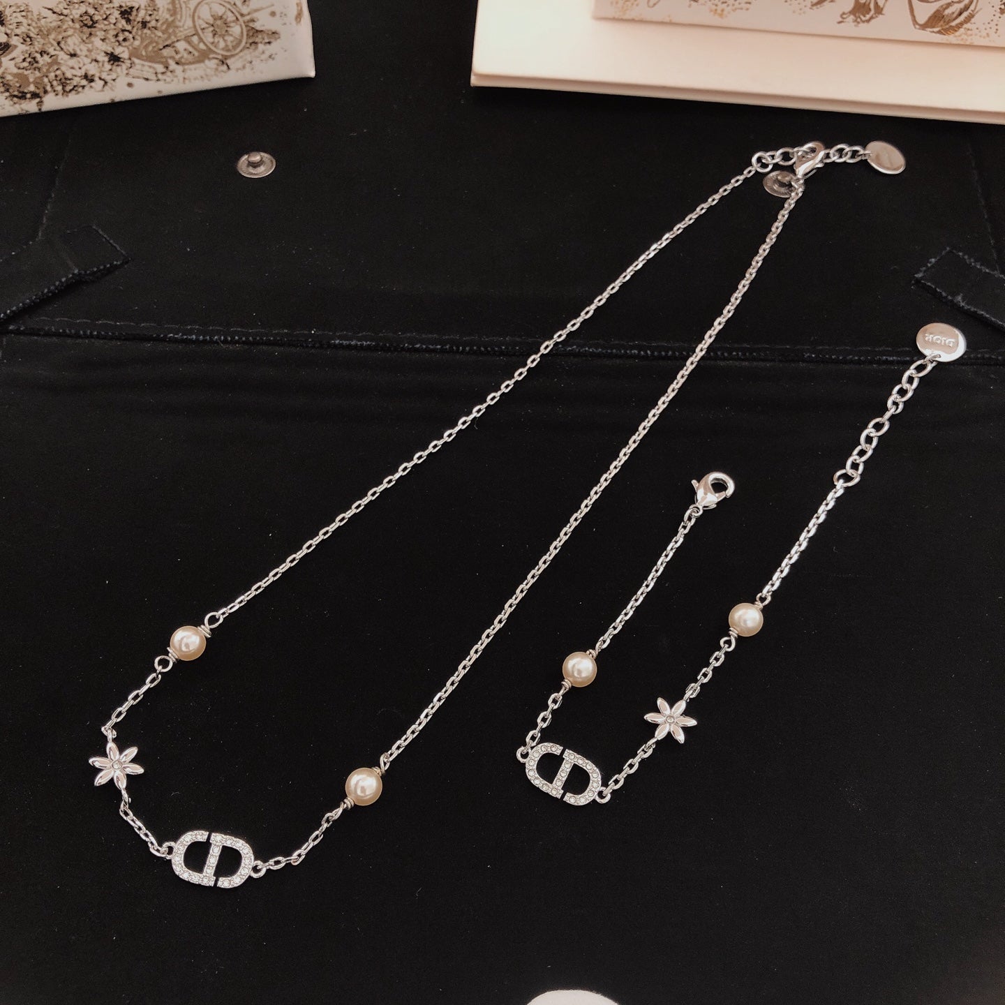 Pearl-Style Motif Pendant Necklace in Polished Metal-Tone with Pearl-Style Detail – Design 008 close-up detail