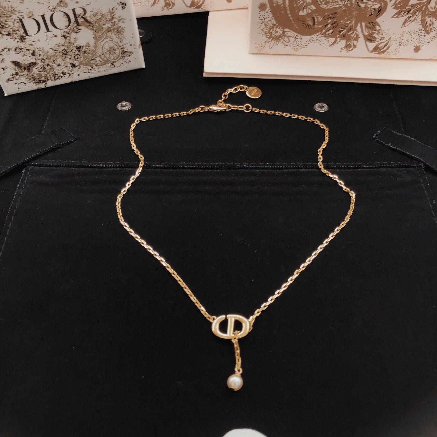 Sculptural Pendant Necklace in Polished Metal-Tone – Design 023 side detail