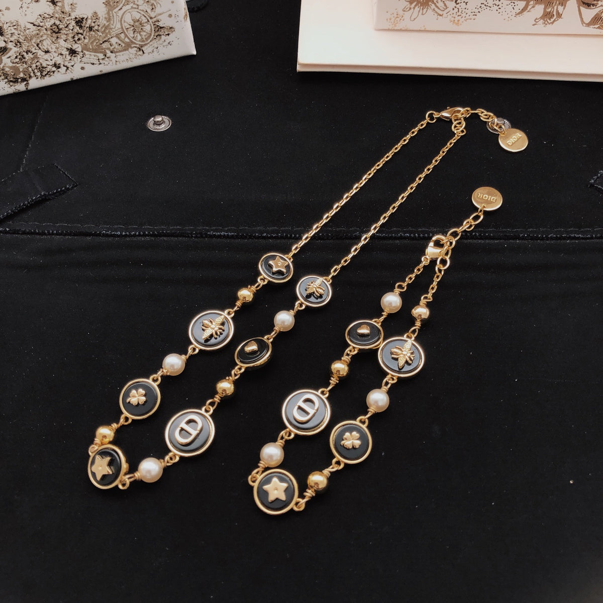 Bee Motif Pendant Necklace in Black-Tone – Design 002 side detail