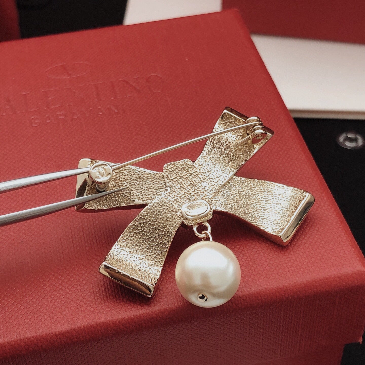 Bow Brooch in Gold-Tone – Black Detail main product view