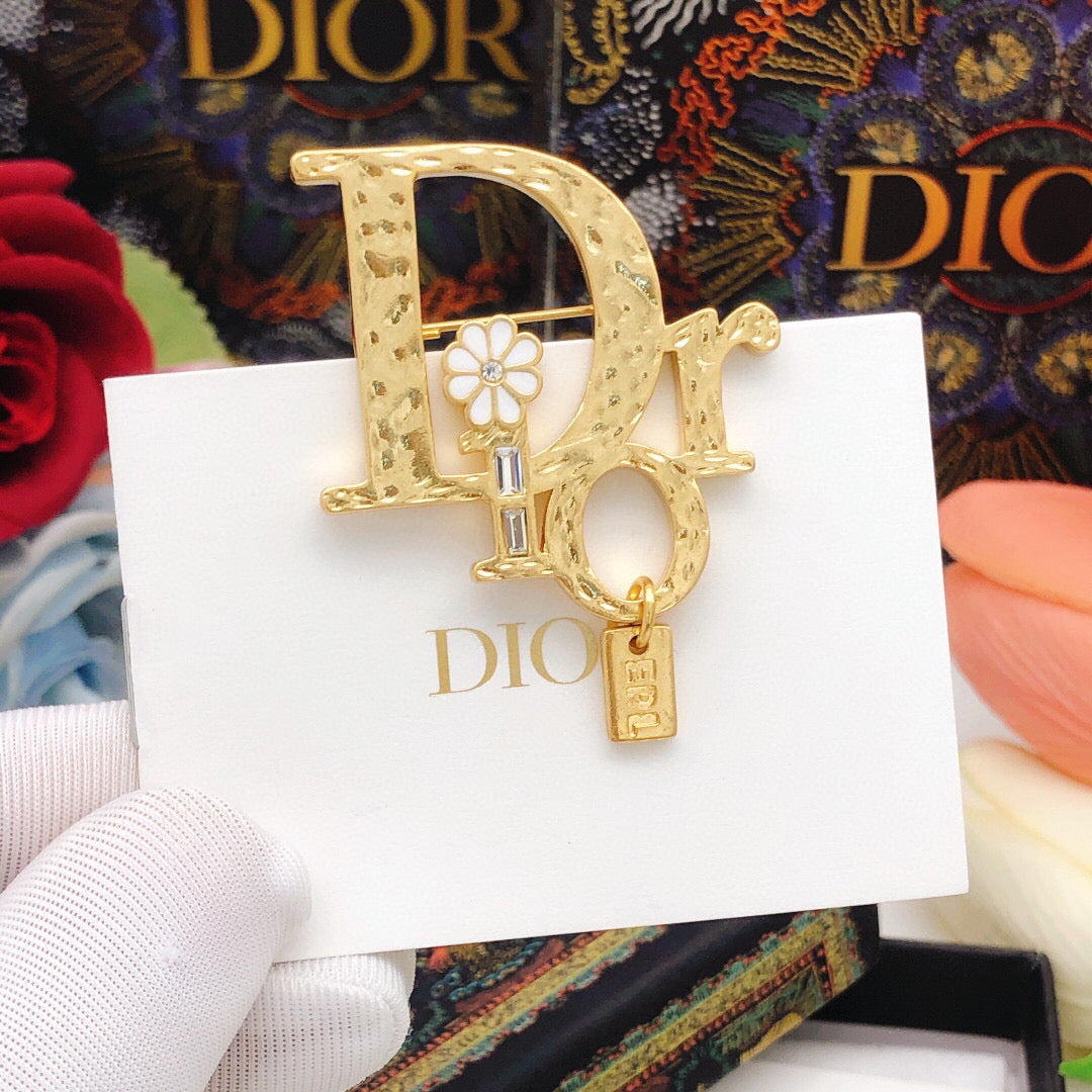Graphic Letter Motif Brooch Pin in Polished Metal-Tone – Design 007 front view