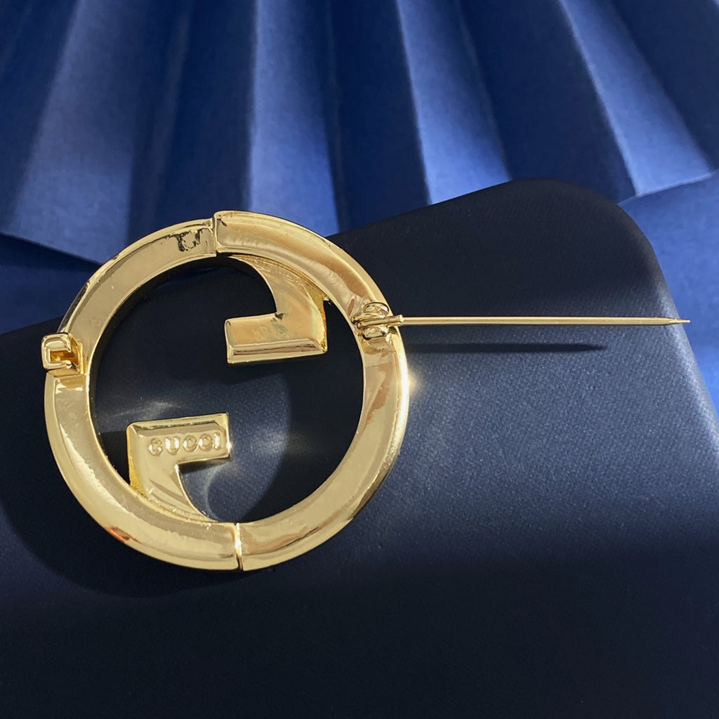 Double-G Emblem Brooch in Gold-Tone – Crystal Detail – Design 002 front product view