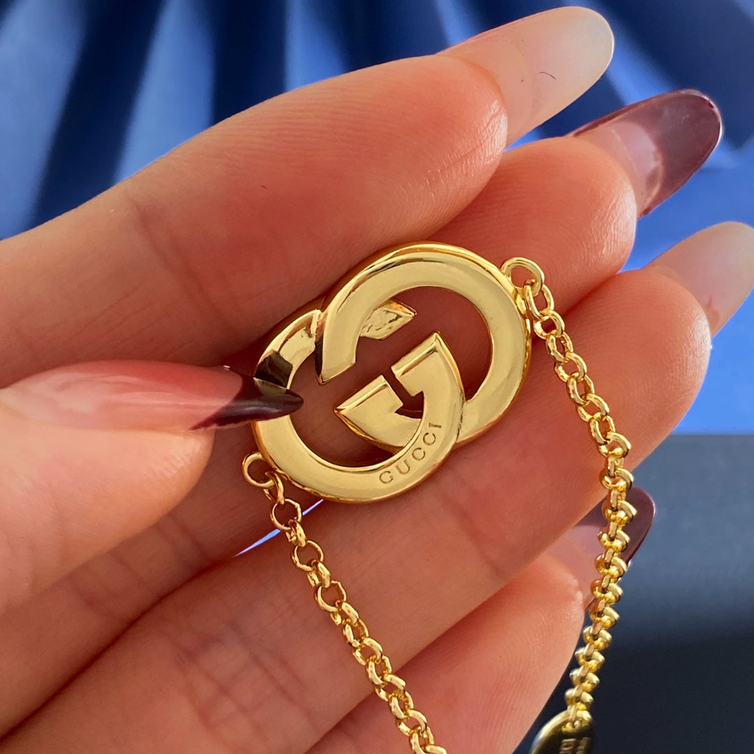 Double-G Emblem Brooch in Gold-Tone – Crystal Detail – Design 003 side detail