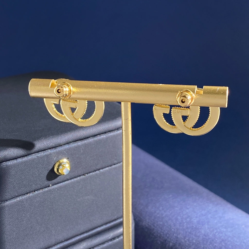 Double-G Emblem Stud Earrings in Gold-Tone – Design 005 close-up detail