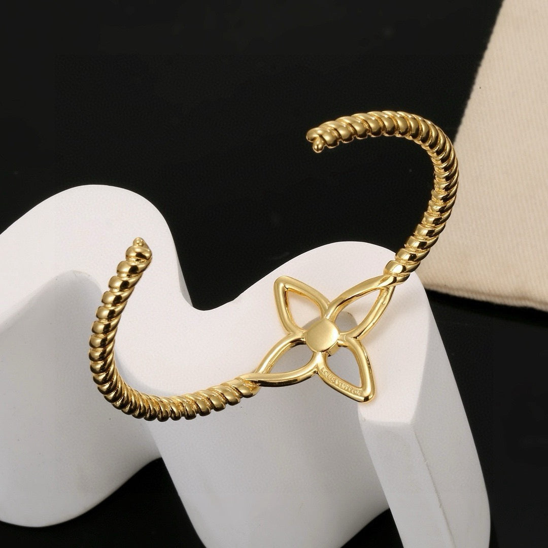 Clover Bangle in Polished Metal-Tone – Clover Detail – Design 009 styled product view