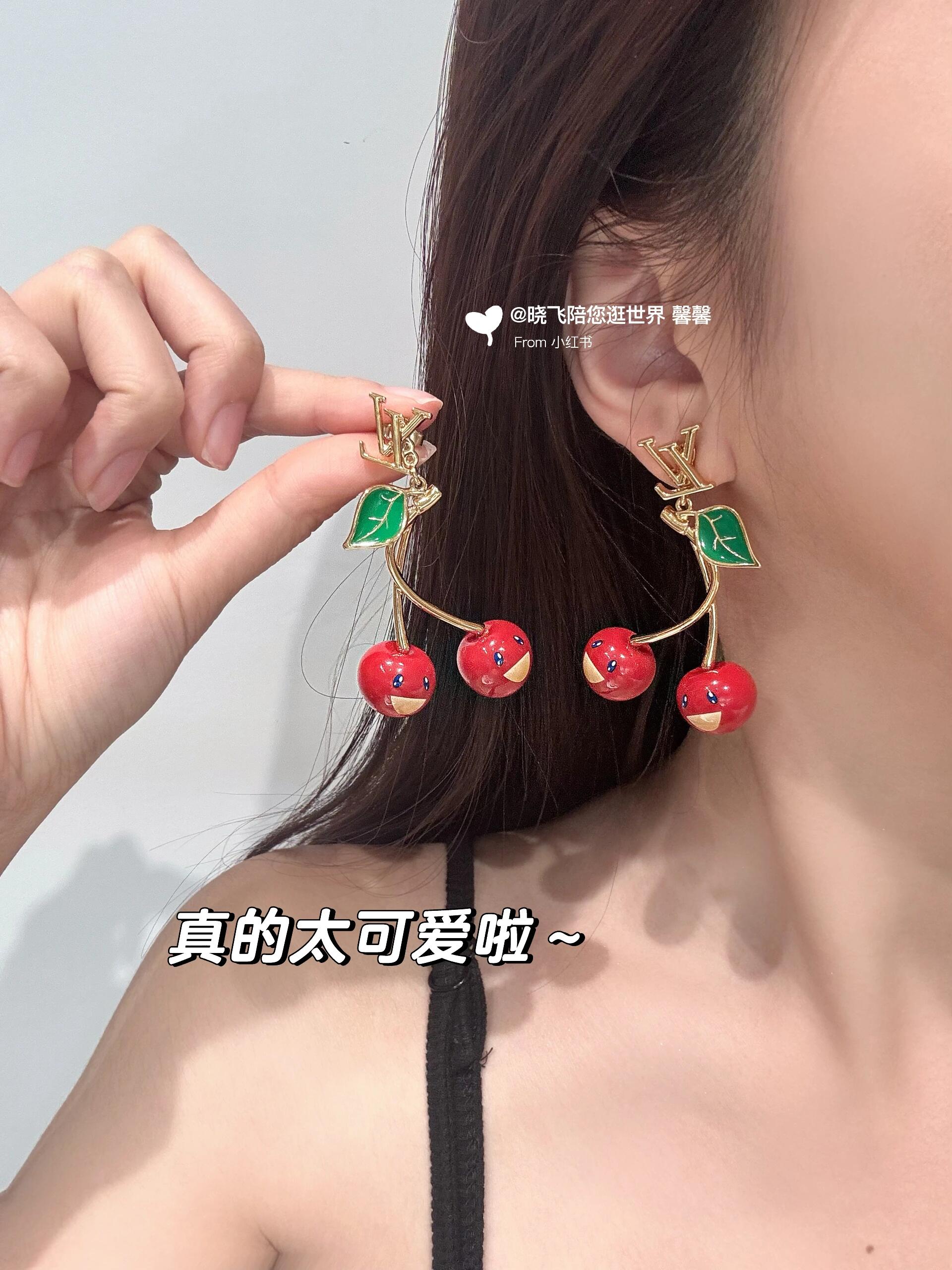 Geometric Emblem Stud Earrings in Gold-Tone – Red Detail main product view