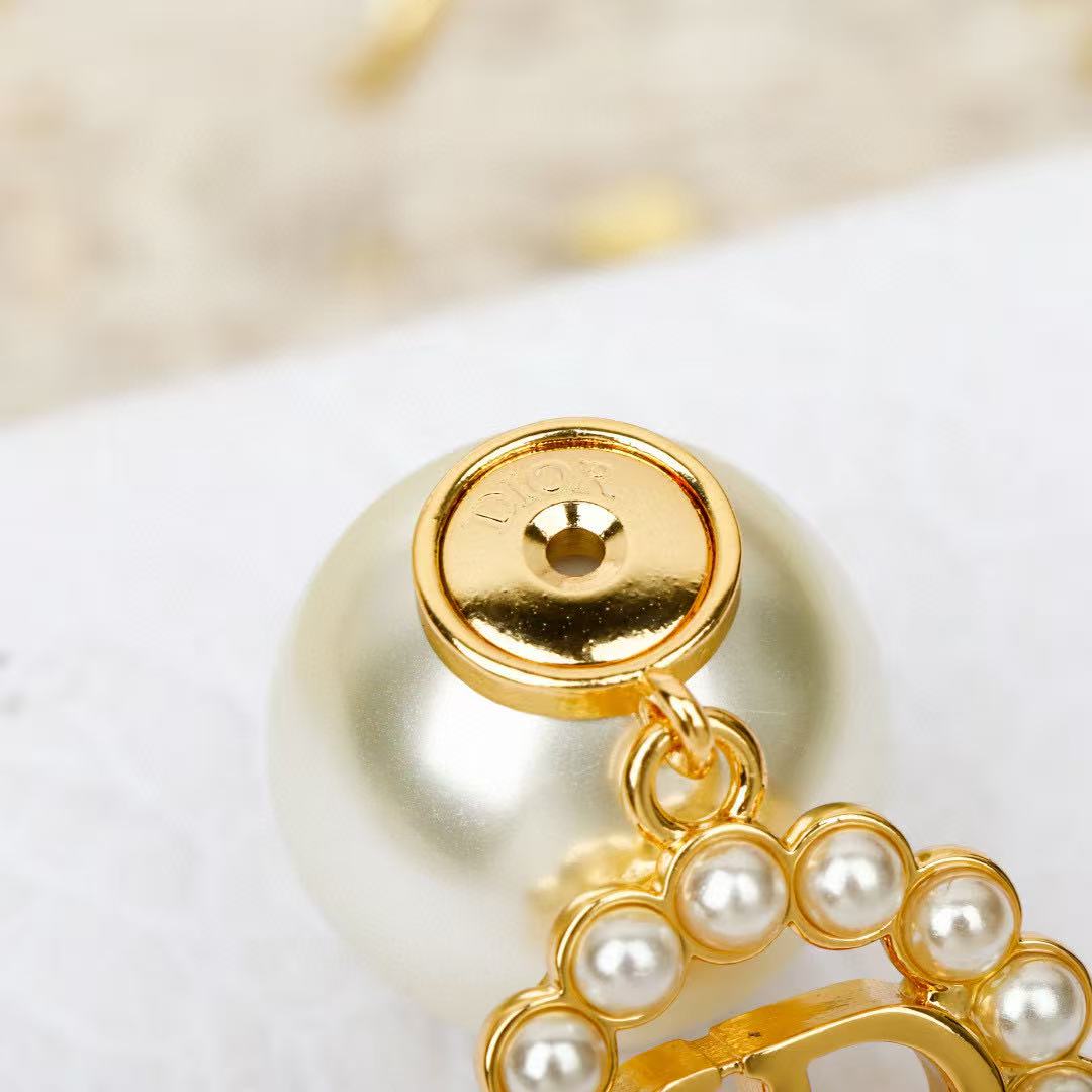 Pearl-Style Motif Statement Earrings in Silver-Tone with Pearl-Style Detail – Design 005 detail view