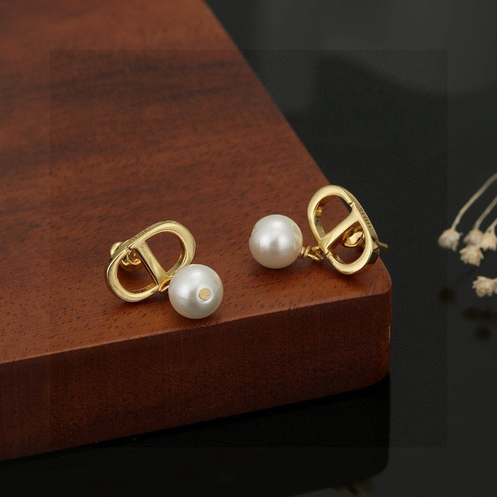 Pearl-Style Motif Stud Earrings in Silver-Tone with Pearl-Style Detail – Design 007 detail view