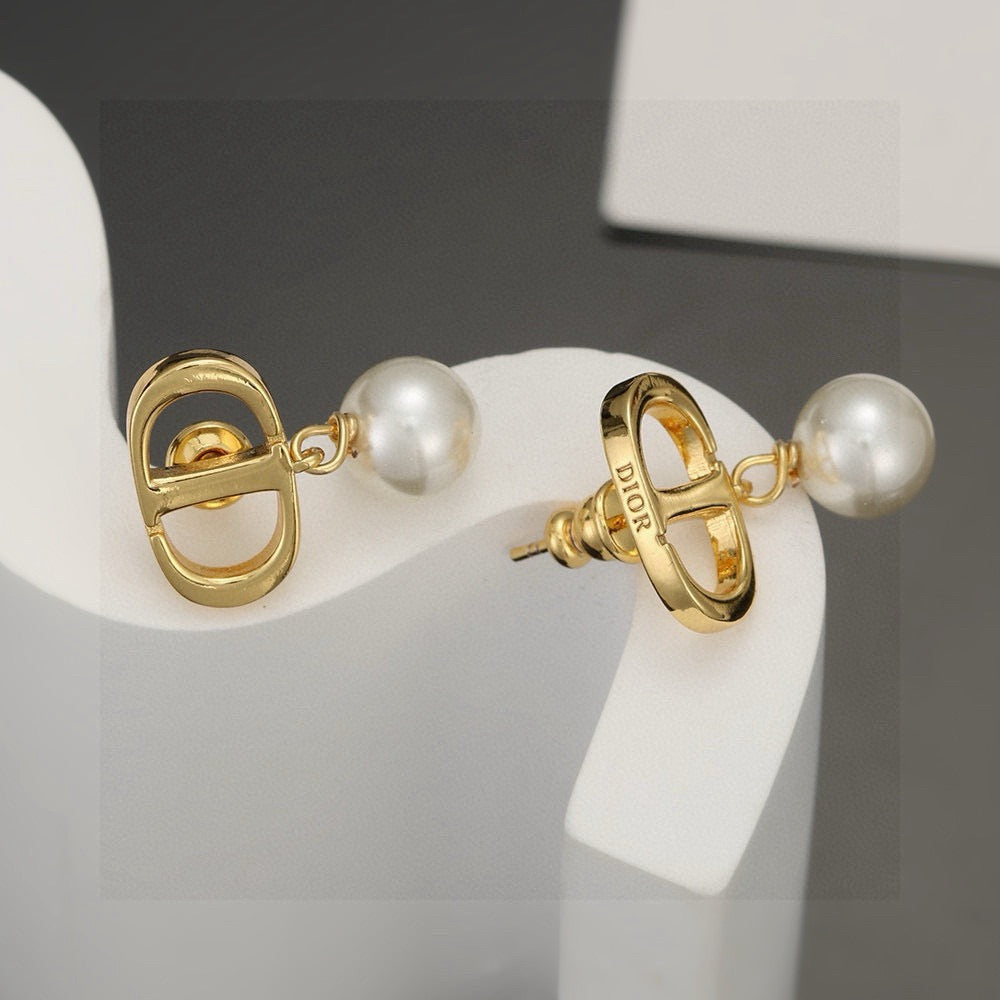 Pearl-Style Motif Stud Earrings in Silver-Tone with Pearl-Style Detail – Design 007 side detail