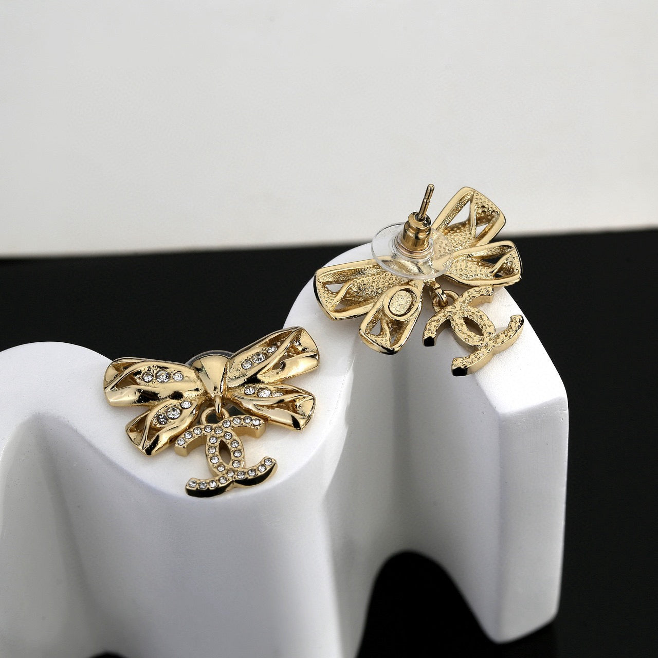 Double-C Emblem Stud Earrings in Polished Metal-Tone – Design 185 main product view