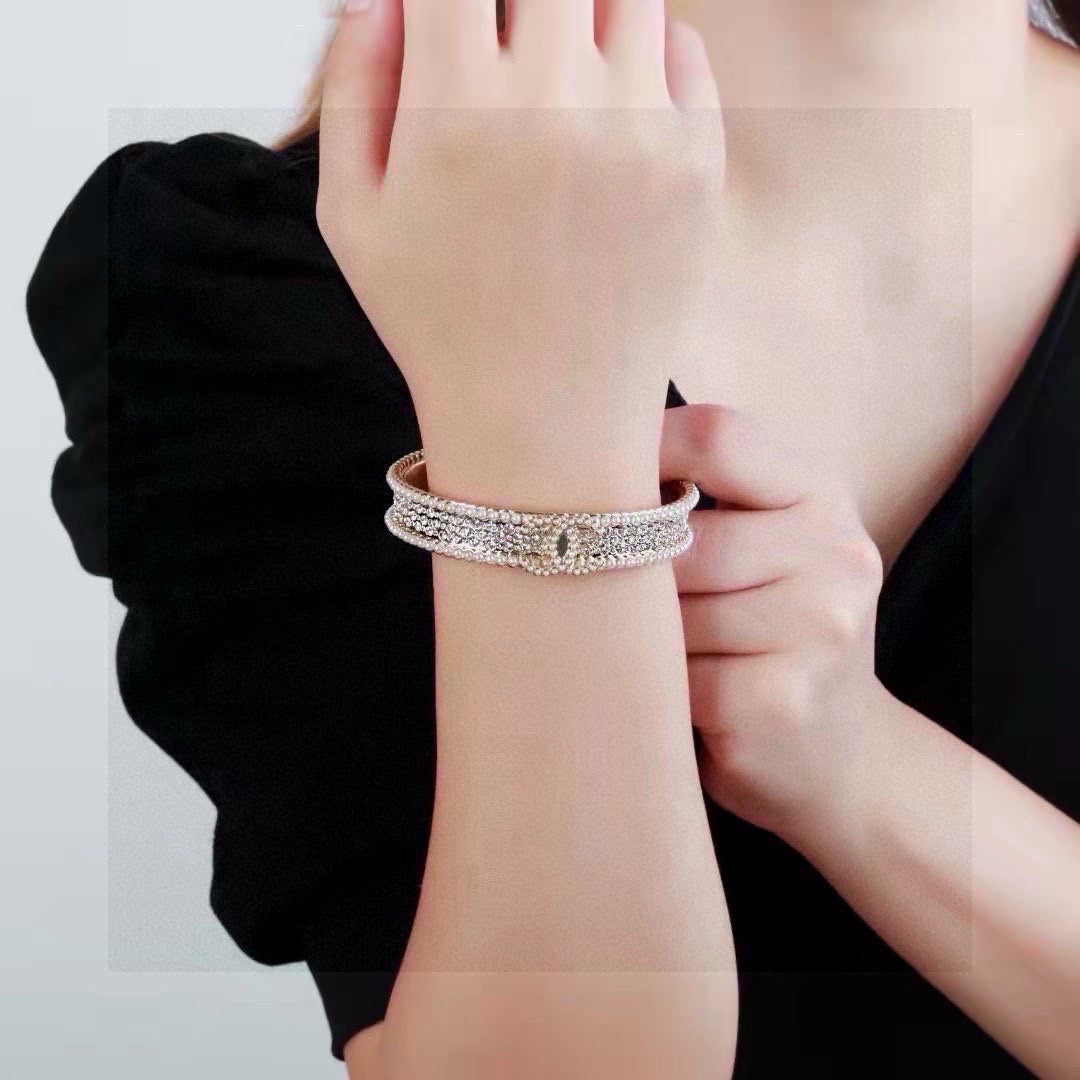 Pearl Bangle in Polished Metal-Tone – Pearl Detail – Design 002 side detail