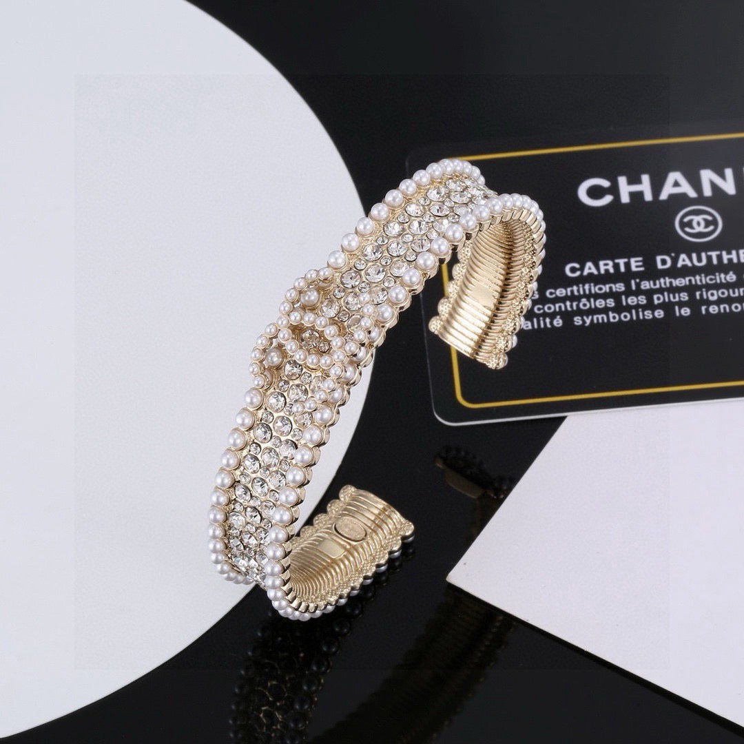 Pearl Bangle in Polished Metal-Tone – Pearl Detail – Design 002 main product view