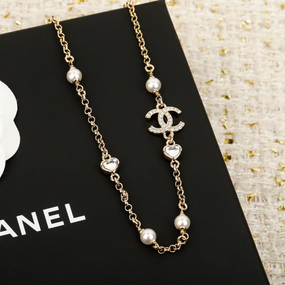 Double-C Emblem Pendant Necklace in Polished Metal-Tone – Design 012 side detail