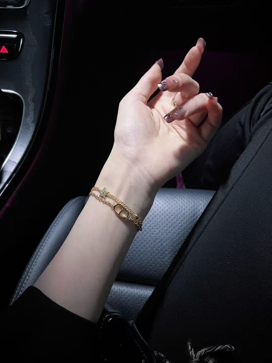 Star Motif Statement Bracelet in Polished Metal-Tone – Design 002 side detail