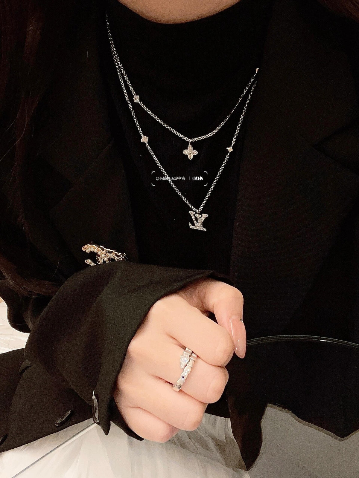 Geometric Emblem Double-Layer Pendant Necklace – Silver Detail front product view