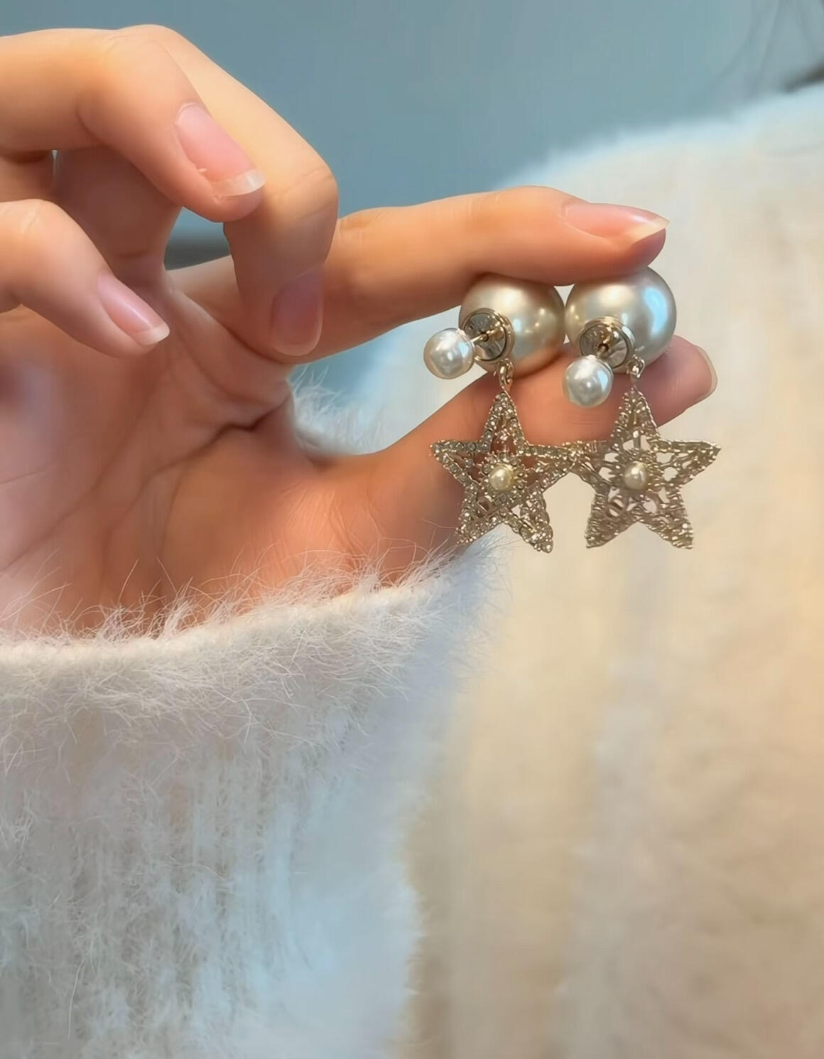 Star Motif Stud Earrings in Polished Metal-Tone – Design 004 close-up detail