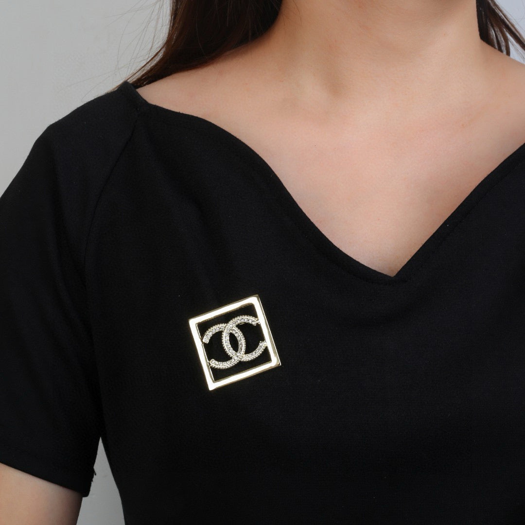 Double-C Emblem Brooch in Polished Metal-Tone – Design 057 front product view
