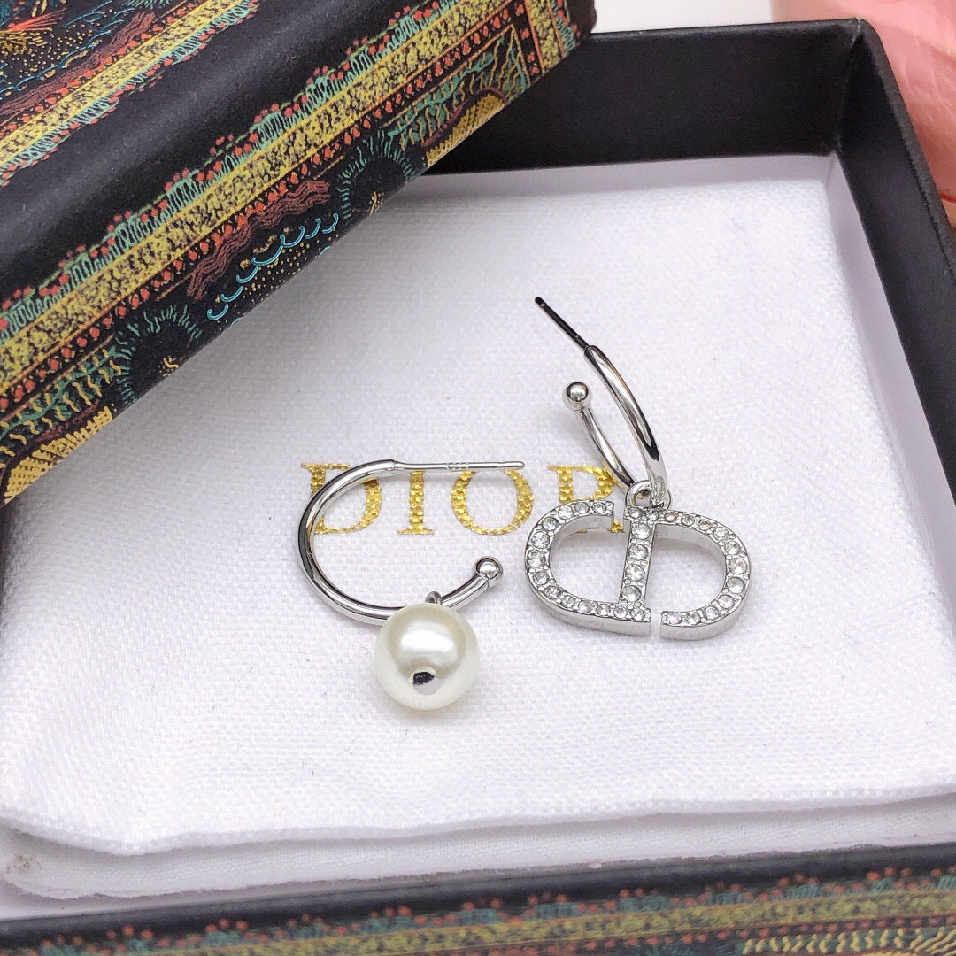 Sculptural Jewelry Accessory in Polished Metal-Tone with Crystal-Style Accents side detail