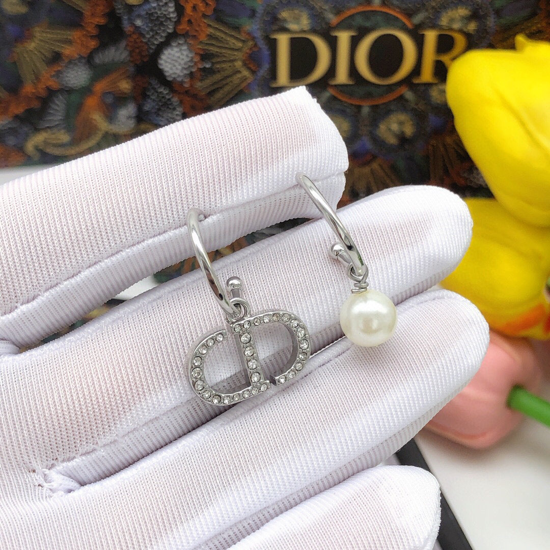 Sculptural Jewelry Accessory in Polished Metal-Tone with Crystal-Style Accents detail view