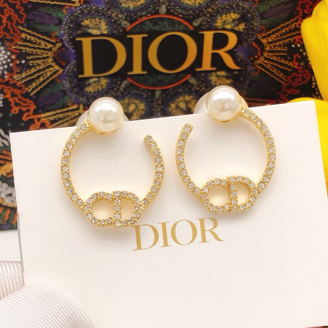 Pearl-Style Motif Stud Earrings in Polished Metal-Tone with Pearl-Style Detail – Design 015 main product view