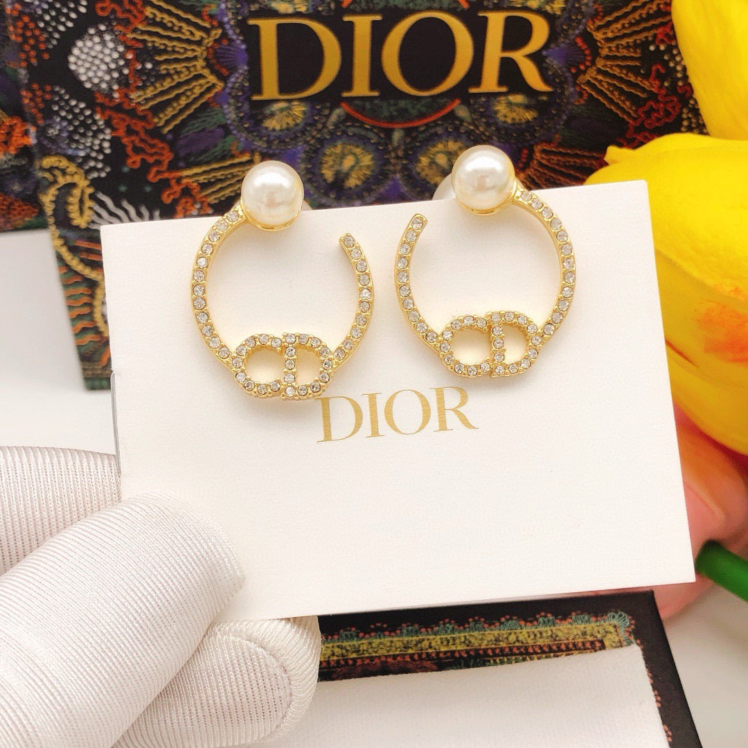 Pearl-Style Motif Stud Earrings in Polished Metal-Tone with Pearl-Style Detail – Design 015 front view