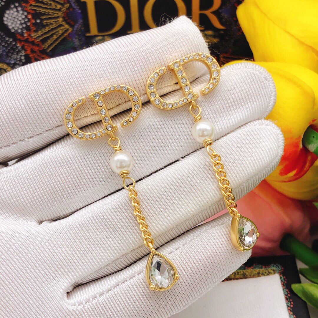 Pearl-Style Motif Stud Earrings in Polished Metal-Tone with Pearl-Style Detail – Design 021 side detail