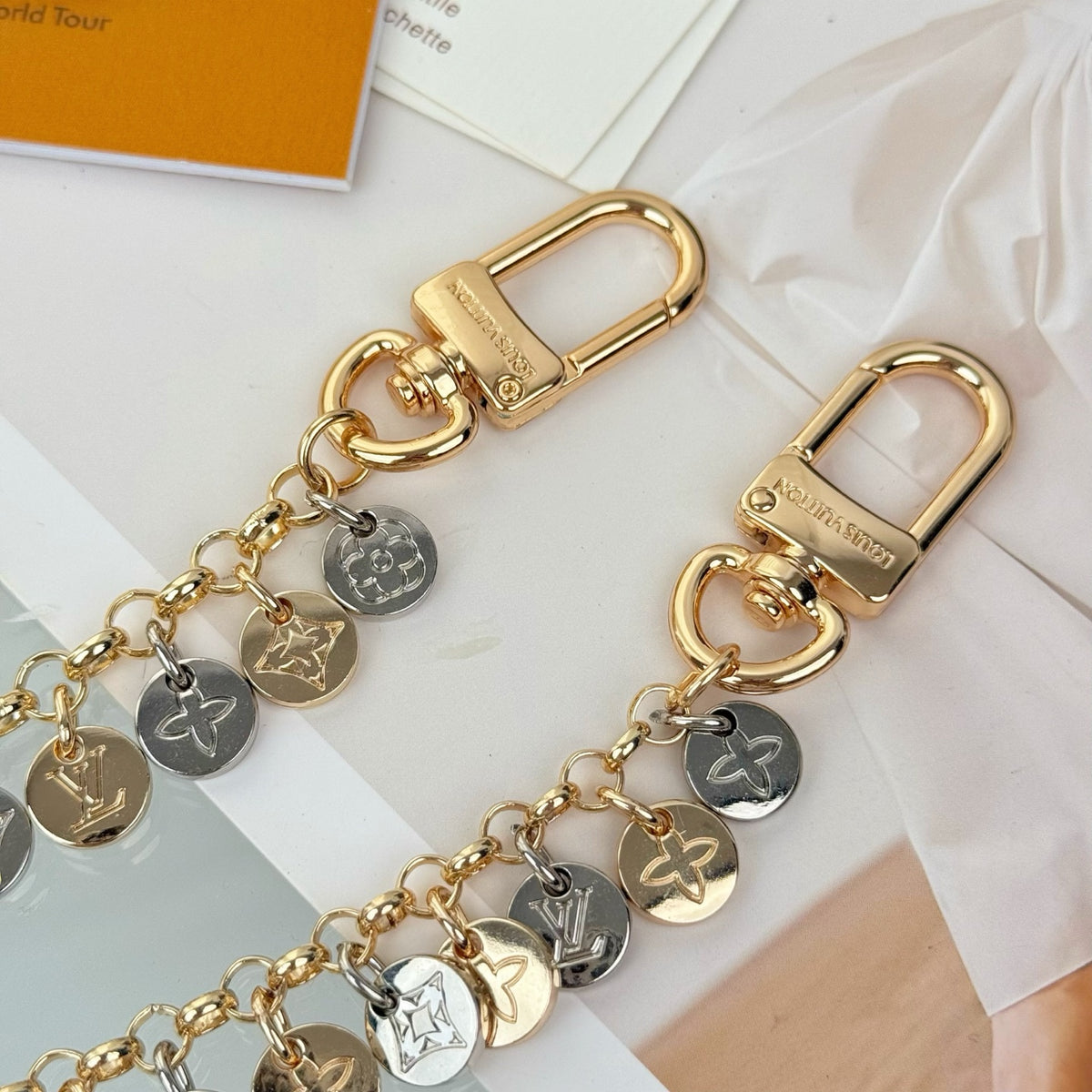 Floral Keychain – Design 001 side detail