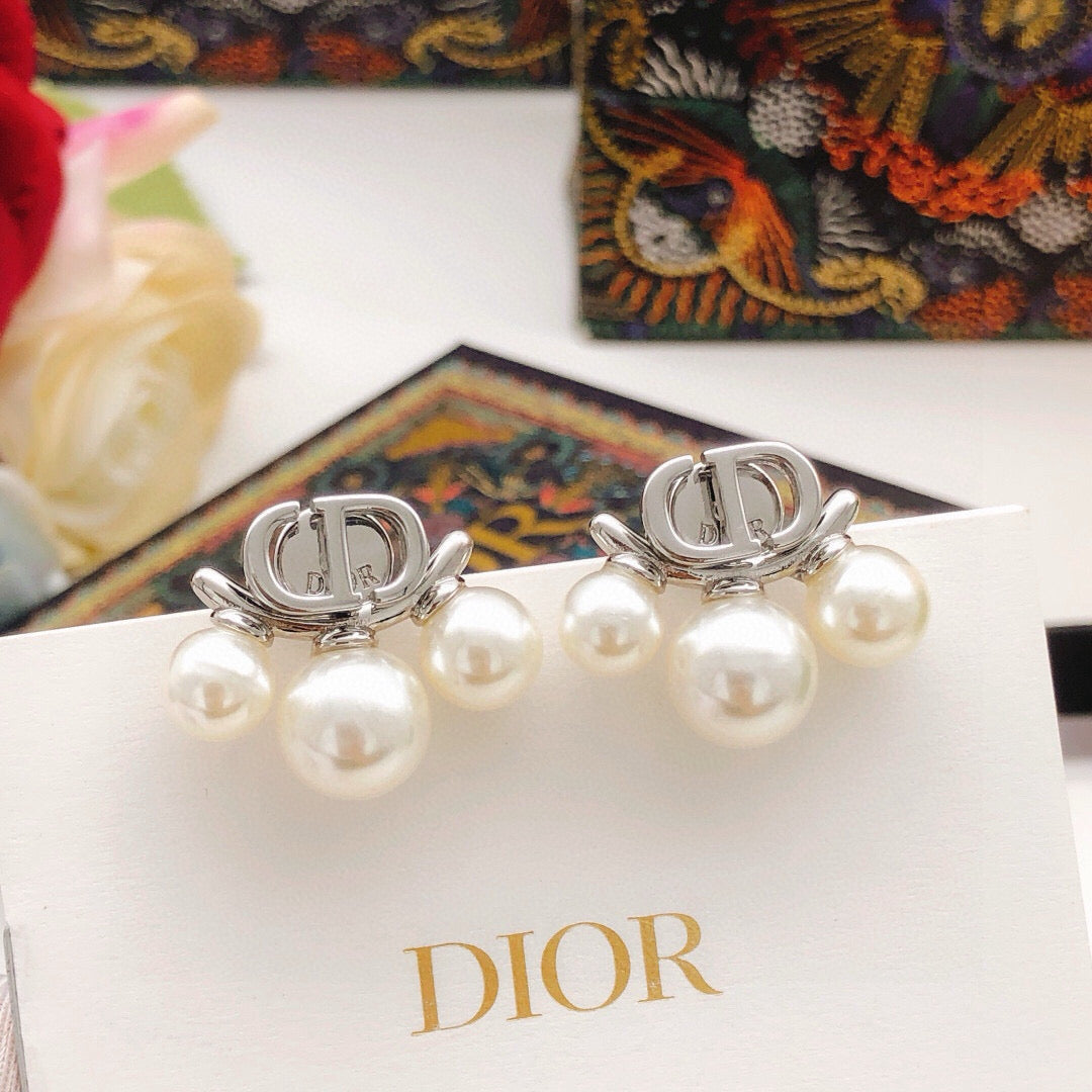 Pearl-Style Motif Stud Earrings in Silver-Tone with Pearl-Style Detail – Design 003 main product view