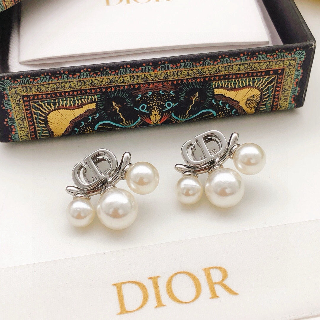 Pearl-Style Motif Stud Earrings in Silver-Tone with Pearl-Style Detail – Design 003 main product view