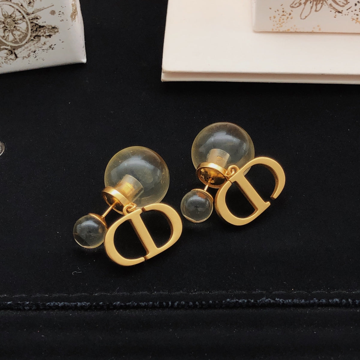 Pearl-Style Motif Stud Earrings in Polished Metal-Tone with Pearl-Style Detail – Design 008 side detail