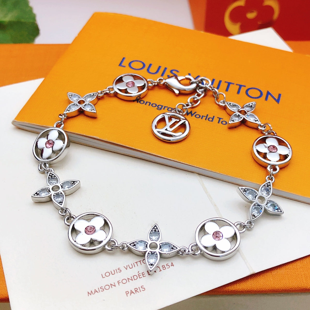 Geometric Emblem Bracelet in Silver-Tone – Silver Detail – Design 009 side detail