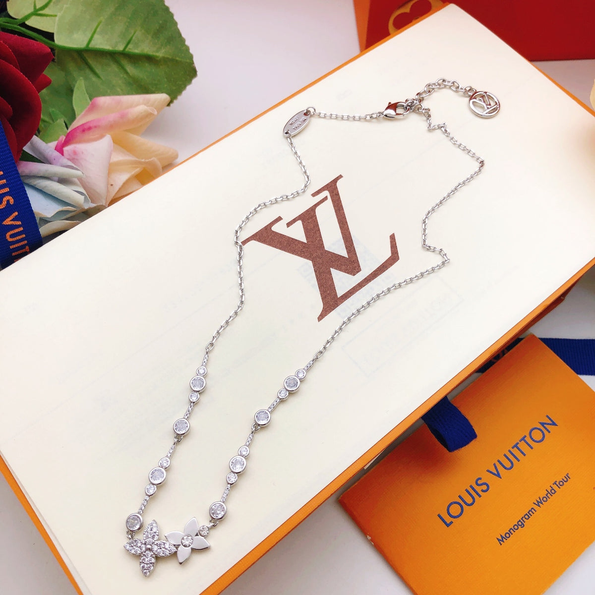 Floral Pendant Necklace in Silver-Tone – Silver Detail close-up detail