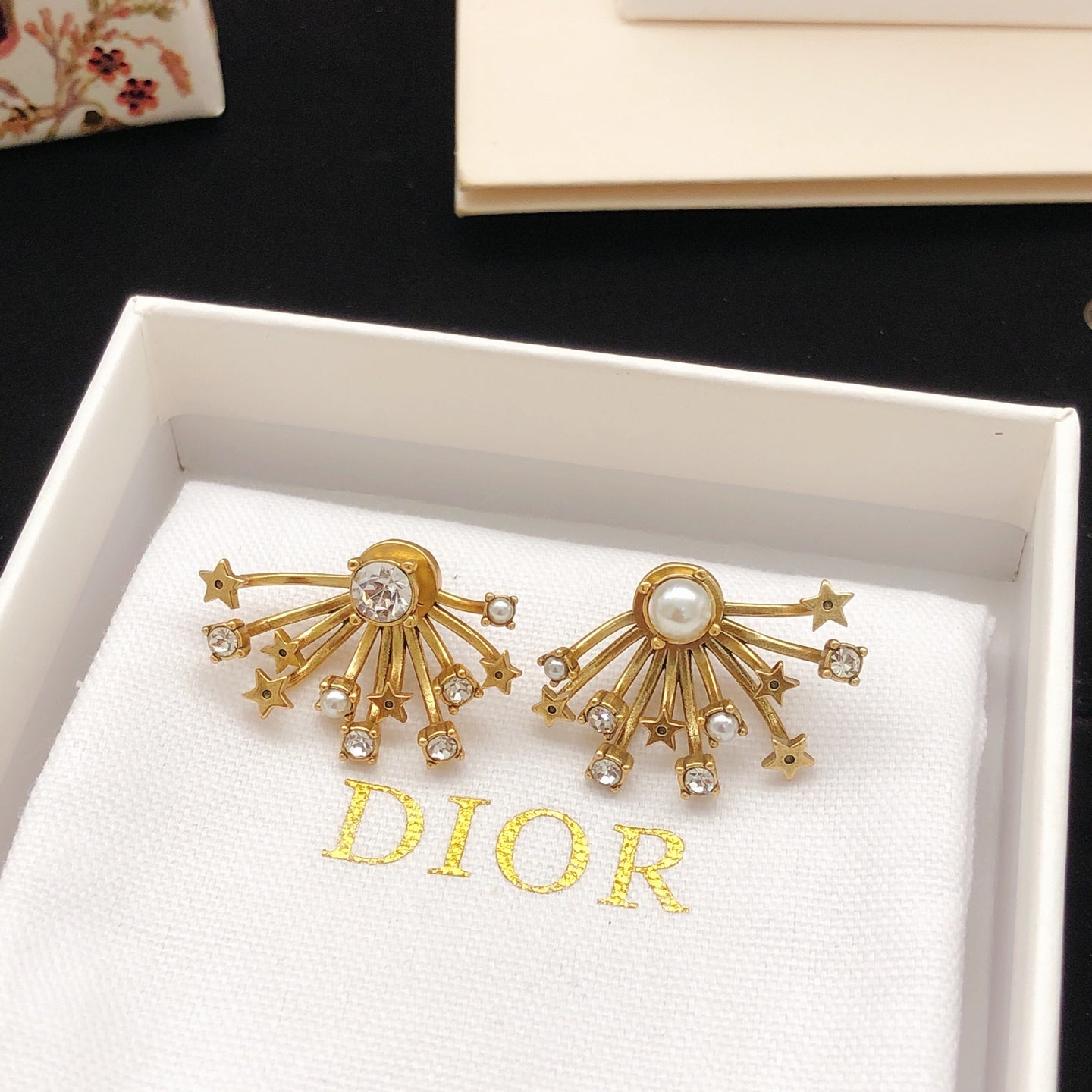 Star Motif Stud Earrings in Polished Metal-Tone – Design 008 detail view