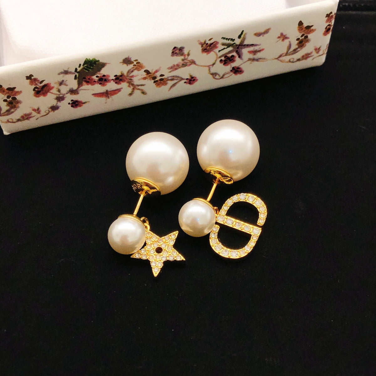Star Motif Stud Earrings in Polished Metal-Tone – Design 010 main product view