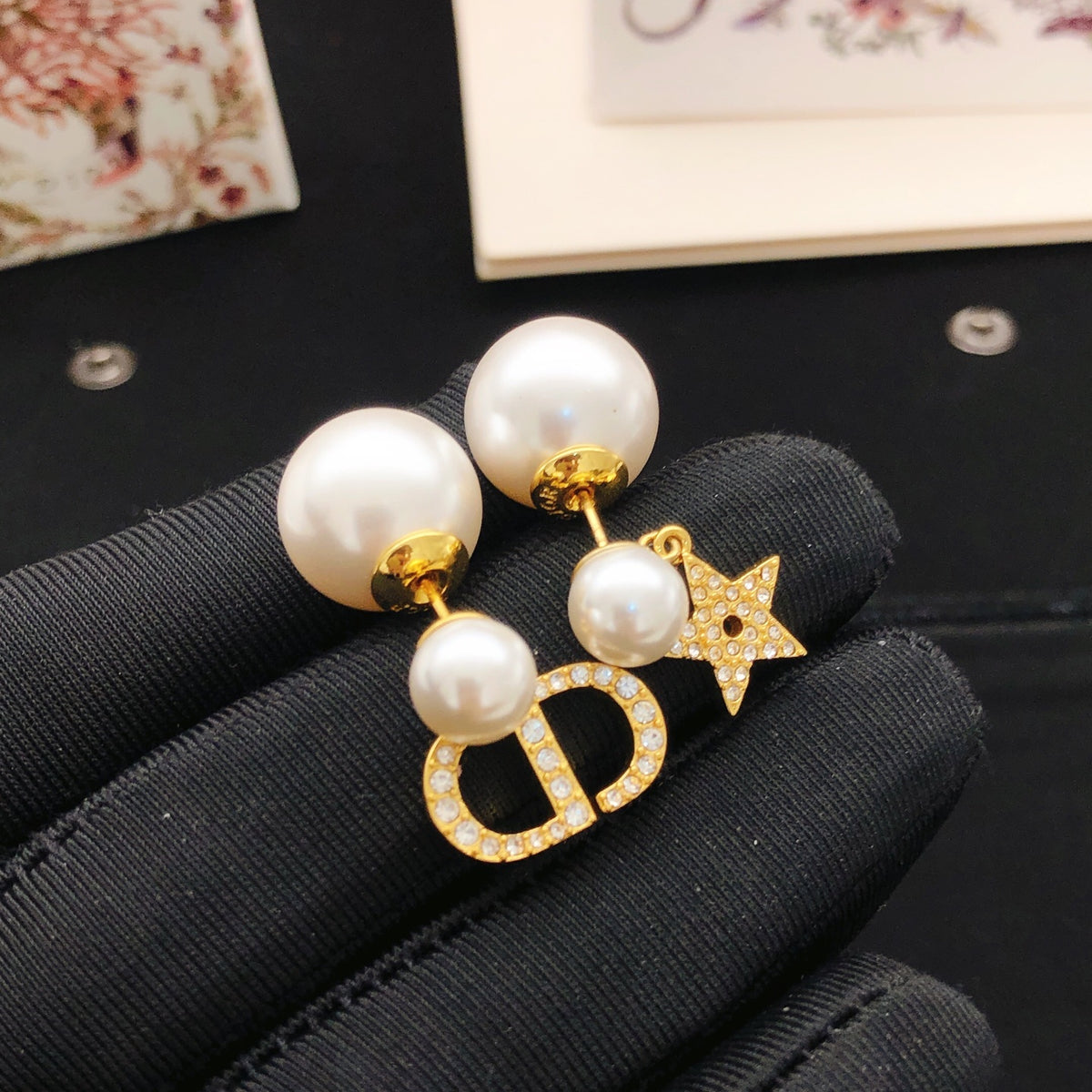 Star Motif Stud Earrings in Polished Metal-Tone – Design 010 detail view