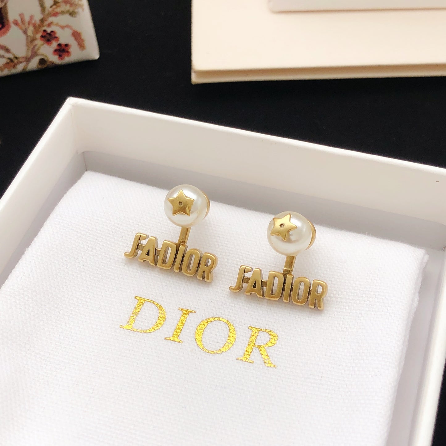 Star Motif Stud Earrings in Polished Metal-Tone – Design 005 side detail