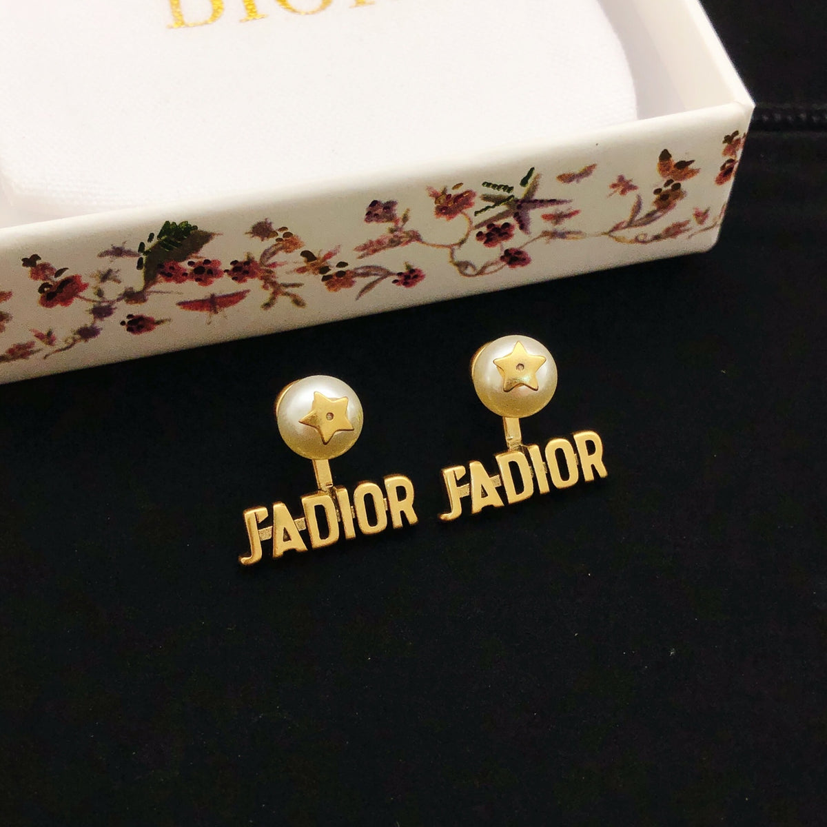Star Motif Stud Earrings in Polished Metal-Tone – Design 005 detail view