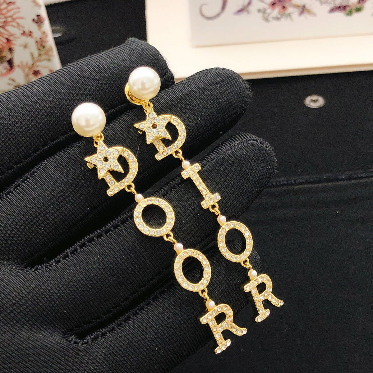 Star Motif Stud Earrings in Polished Metal-Tone – Design 002 side detail