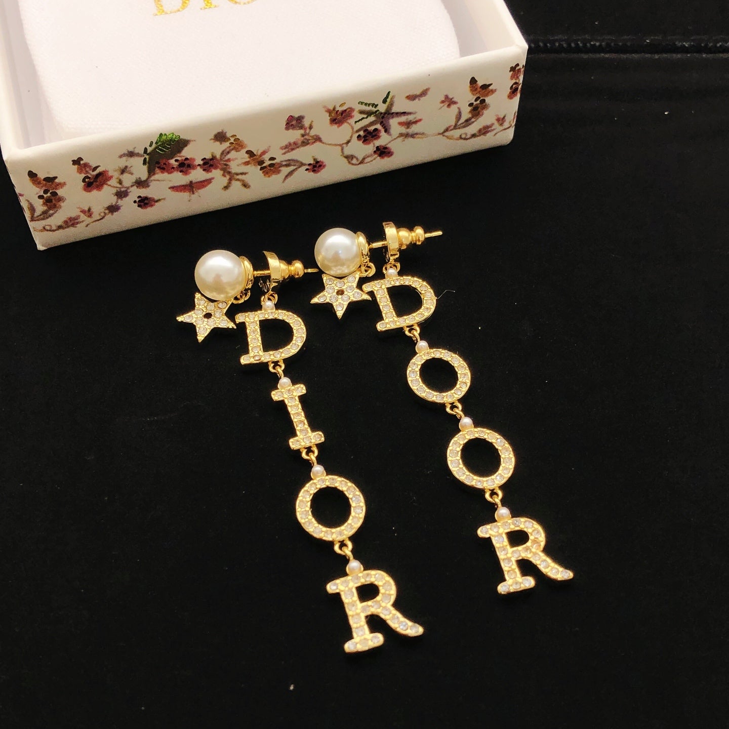 Star Motif Stud Earrings in Polished Metal-Tone – Design 002 main product view