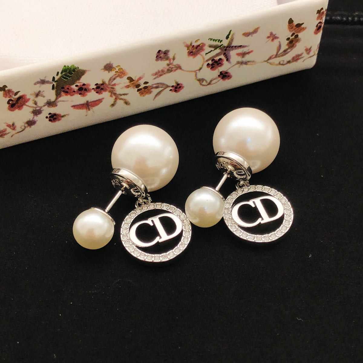 Pearl-Style Motif Jewelry Accessory in Silver-Tone with Pearl-Style Detail front view