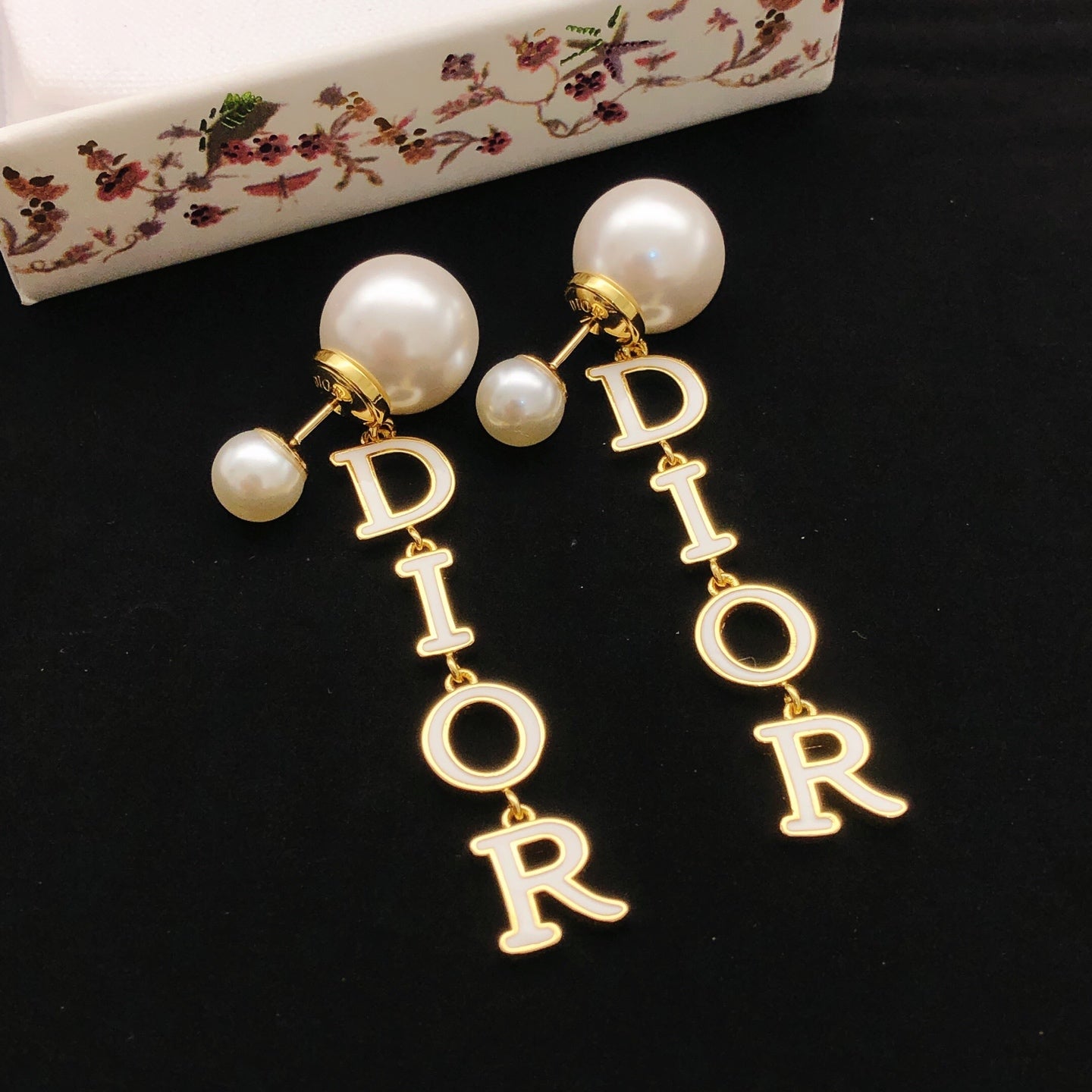 Graphic Letter Motif Stud Earrings in Polished Metal-Tone – Design 001 detail view