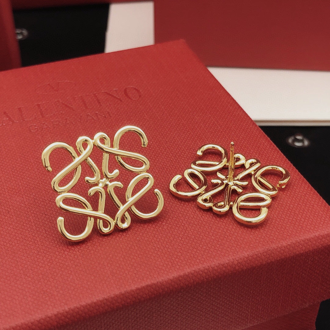 Sculptural Stud Earrings in Polished Metal-Tone – Design 02 detail view
