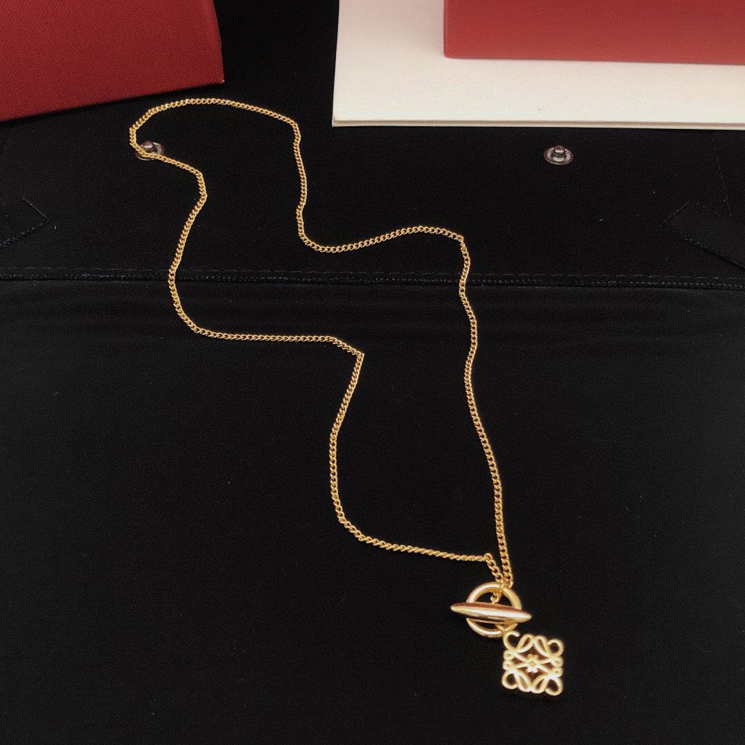 Sculptural Pendant Necklace in Polished Metal-Tone – Design 04 detail view