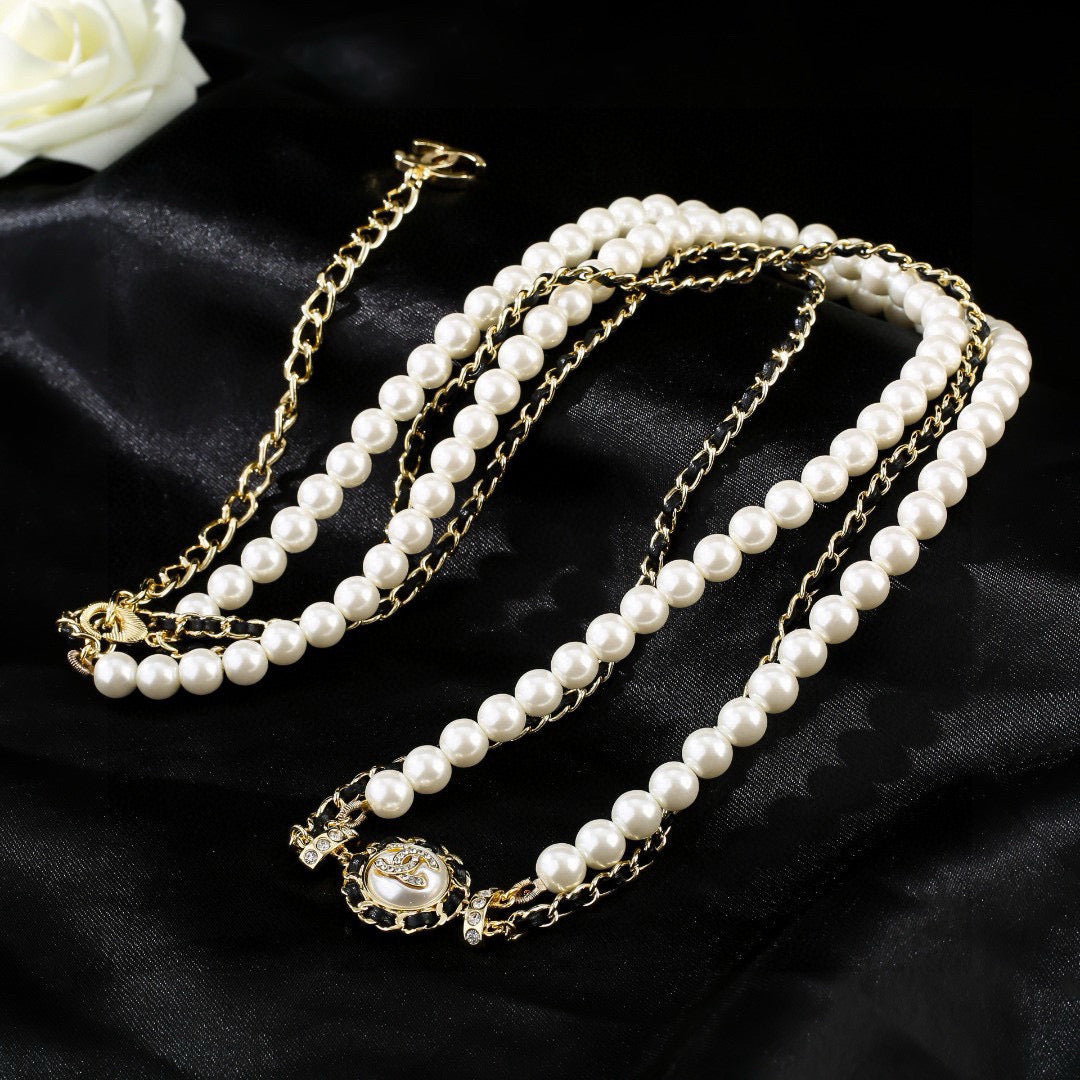 Pearl Jewelry Accessory in Gold-Tone – Pearl Detail close-up detail