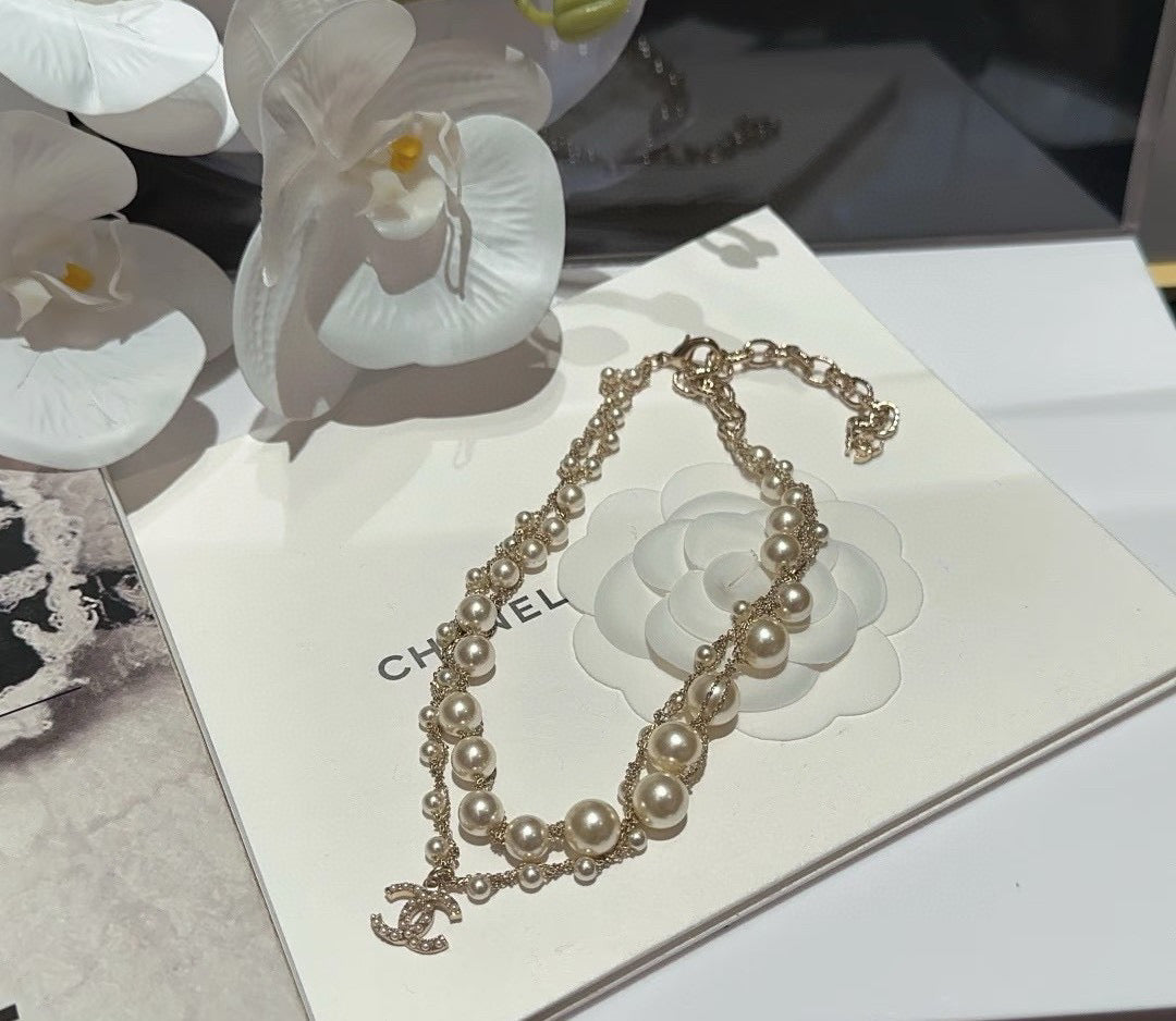 Pearl Pearl-Detail Pendant Necklace – Pearl Detail – Design 004 detail view