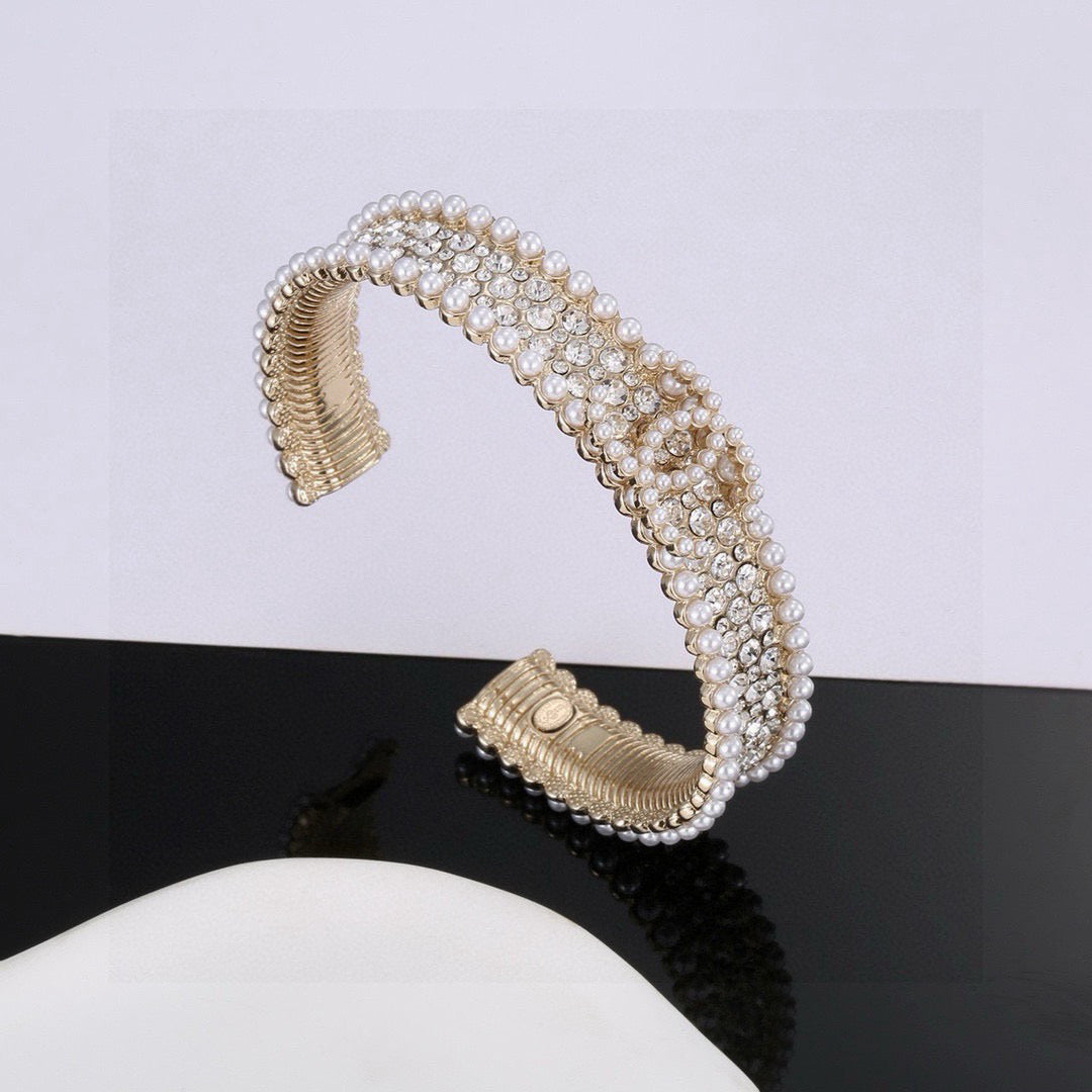 Pearl Bangle in Polished Metal-Tone – Pearl Detail main product view