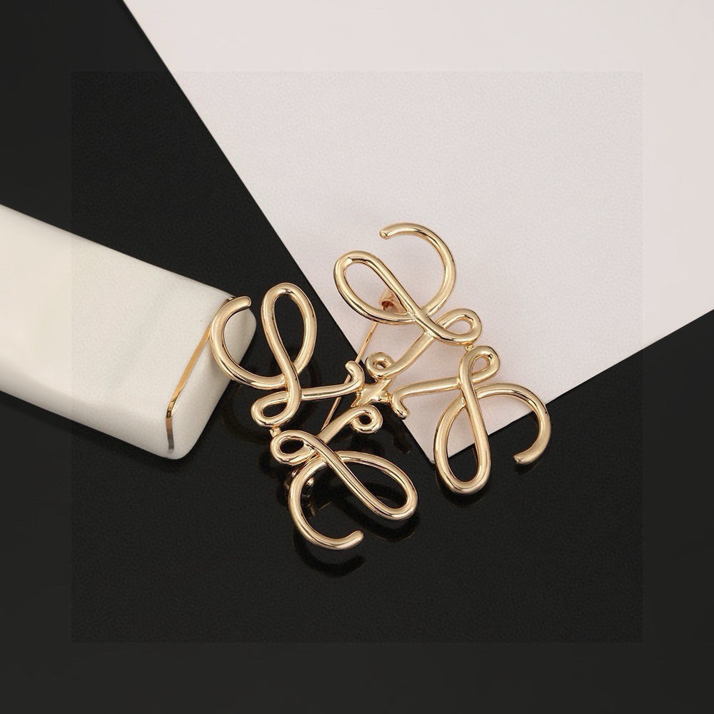 Elephant Motif Brooch Pin in Polished Metal-Tone – Design 01 side detail