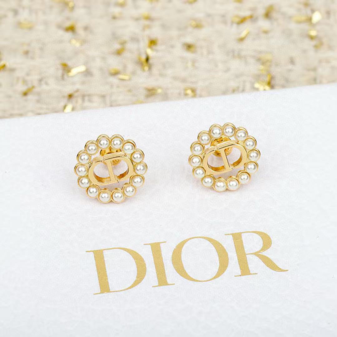 Pearl-Style Motif Stud Earrings in Polished Metal-Tone with Pearl-Style Detail – Design 005 main product view